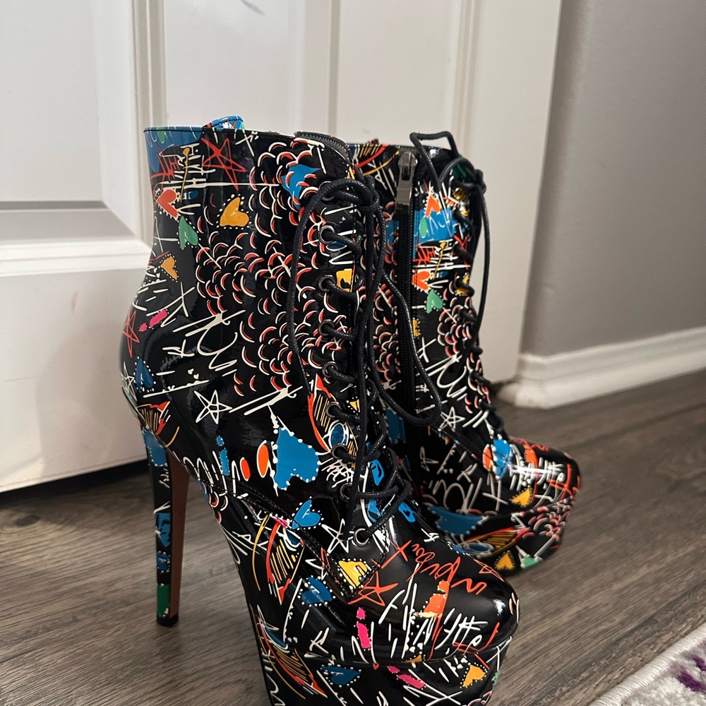 Colorful Abstract Women's Ankle Boots w Platform and Graffiti print BNWT